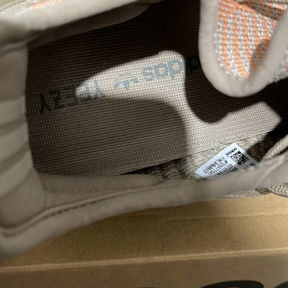 Yeezy Boost 350 V2 - Picture 7 of 13